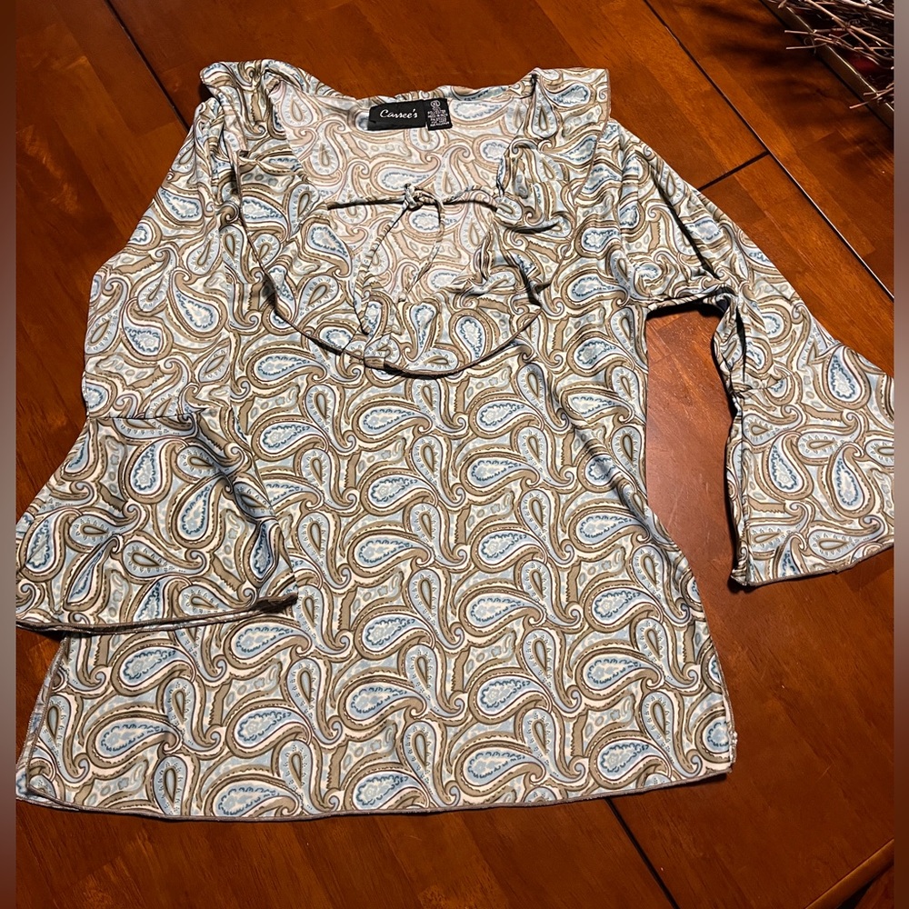 CASSIE’S XL Paisley Print Top. 100% polyester. RUNS SMALL. SEE MEASUREMENTS - Picture 4 of 9